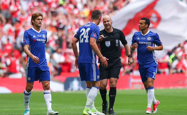 钢人试图用 钢人试图用