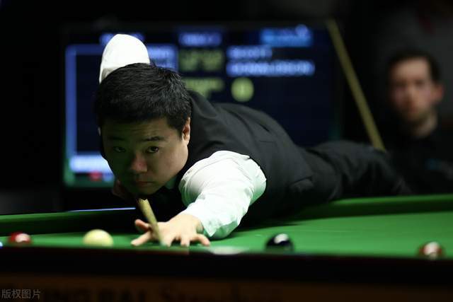 官方：西班牙国脚阿约塞-佩雷斯加盟黄潜，双方签约四年